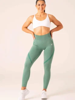 Women Ryderwear tape eae egging